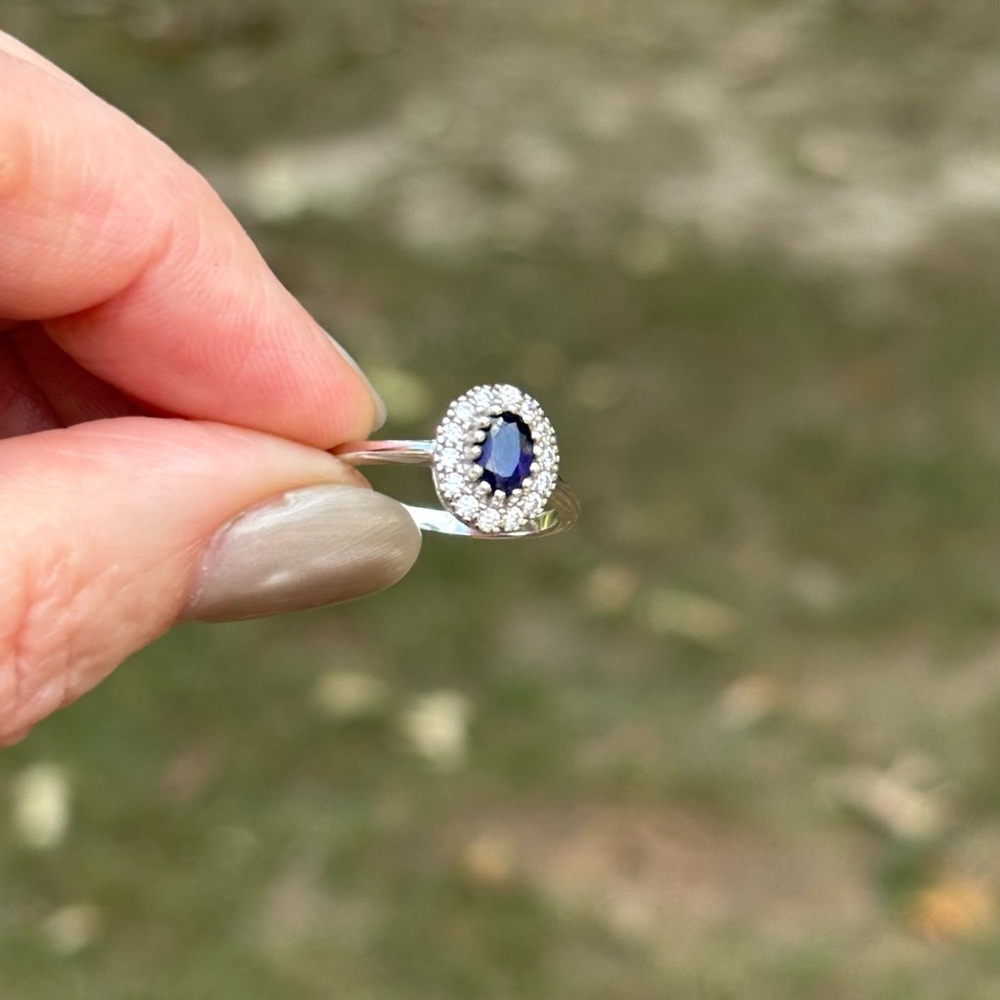 Dazzling Natural Blue Sapphire w/zircon halo in 925 Sterling Silver. Ring size 7 - Picture 8 of 11
